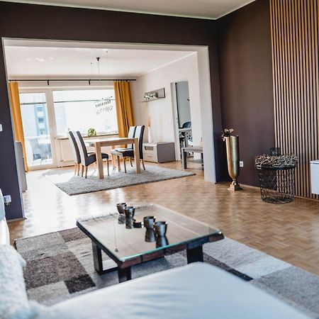 באיירוט Me Homes - Grosse Moderne Designer-Wohnung Fuer Urlaub Und Business - Mit Kueche, Buero, Balkon Und 2 Parkplaetzen מראה חיצוני תמונה