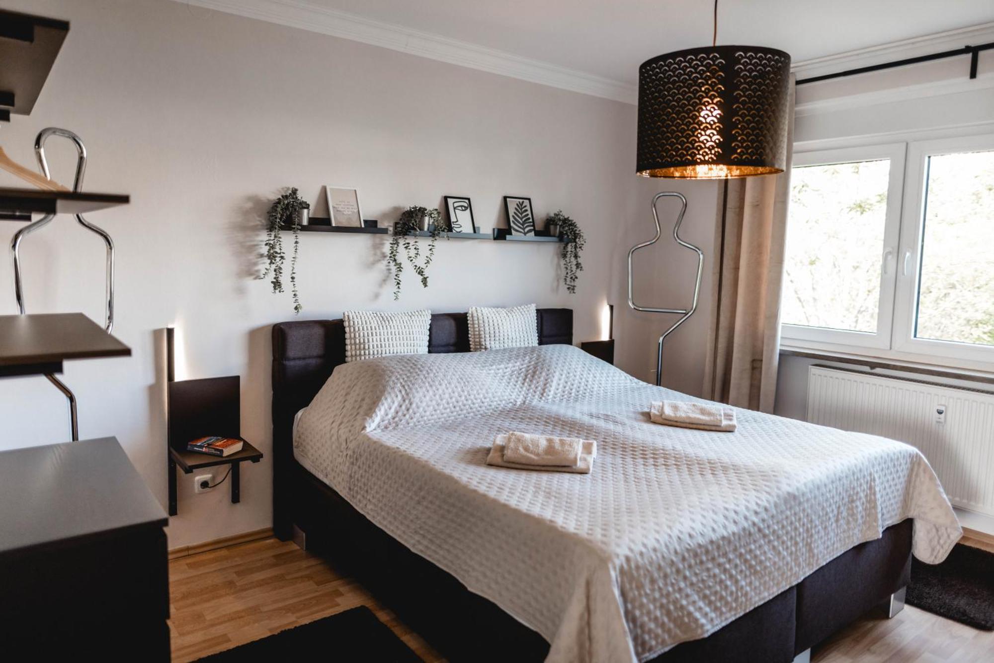 באיירוט Me Homes - Grosse Moderne Designer-Wohnung Fuer Urlaub Und Business - Mit Kueche, Buero, Balkon Und 2 Parkplaetzen מראה חיצוני תמונה