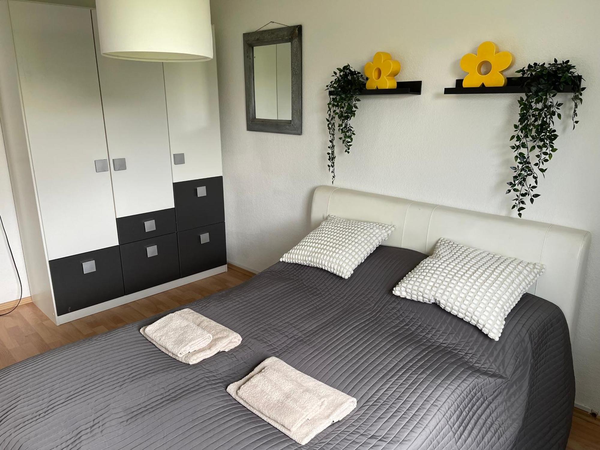 באיירוט Me Homes - Grosse Moderne Designer-Wohnung Fuer Urlaub Und Business - Mit Kueche, Buero, Balkon Und 2 Parkplaetzen מראה חיצוני תמונה