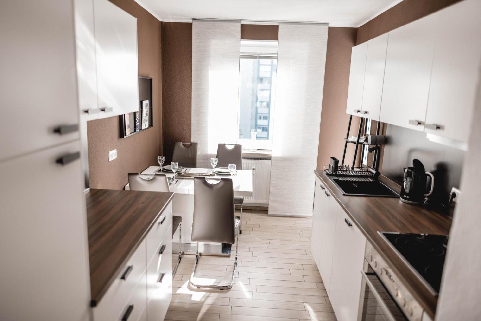 באיירוט Me Homes - Grosse Moderne Designer-Wohnung Fuer Urlaub Und Business - Mit Kueche, Buero, Balkon Und 2 Parkplaetzen מראה חיצוני תמונה